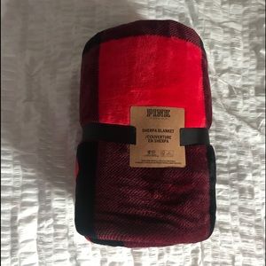 Victoria’s Secret Pink Sherpa throw blanket